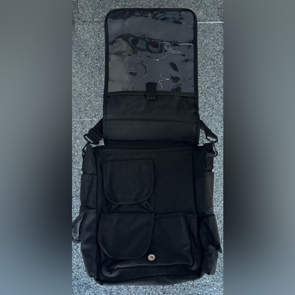 Messenger bag NWOT - Picture 2 of 3